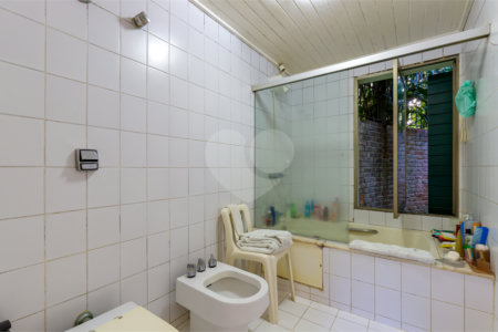Casa Térrea à venda com 5 quartos, sendo 2 suítes, em Alto da Boa Vista, São Paulo, SP