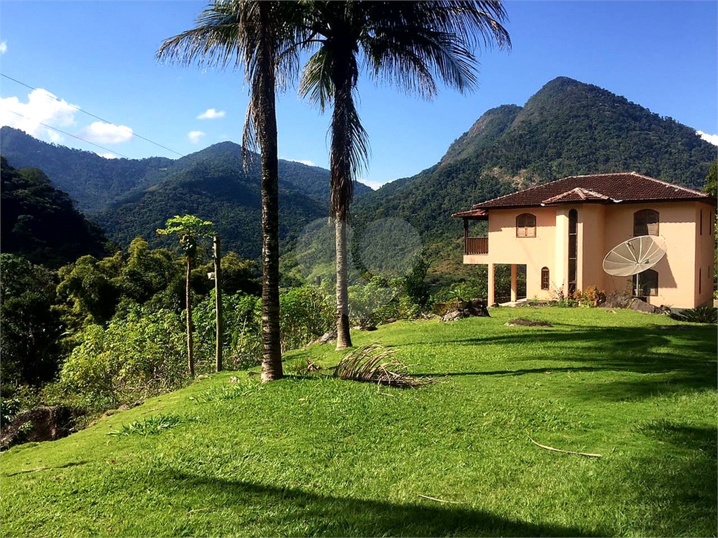 Fazenda à venda com 7 quartos, sendo 3 suítes, em Professor Souza, Casimiro de Abreu, RJ