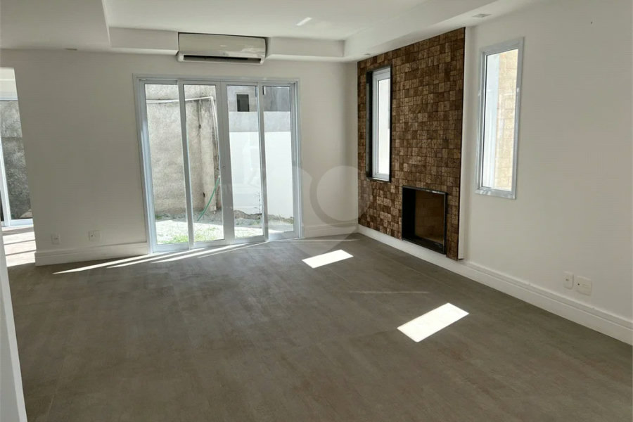 Casa à venda com 4 quartos, sendo 2 suítes, no condomínio Residencial Floresta, São Paulo - SP