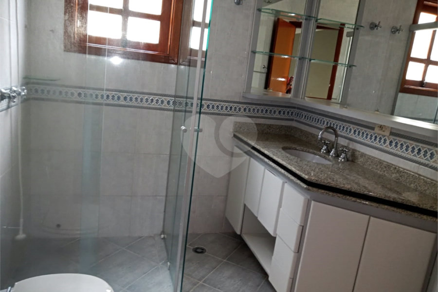 Sobrado à venda com 4 quartos, sendo 3 suítes, em Tremembé, São Paulo, SP
