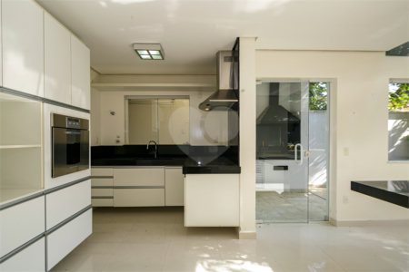 Casa à venda com 3 suítes no condomínio Villaggio Belvedere, São Paulo - SP
