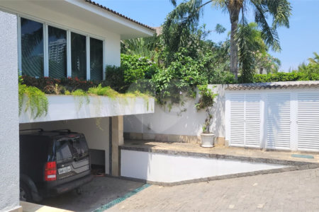 Casa à venda com 4 quartos, sendo 2 suítes, no condomínio Crystal Lake, Rio de Janeiro - RJ