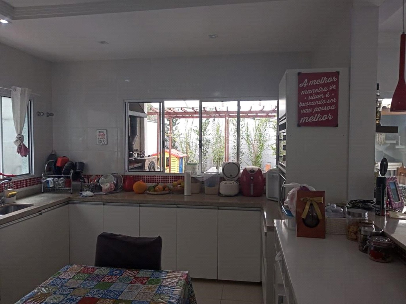 Casa à venda com 4 quartos, sendo 3 suítes, no condomínio Refúgio do Sauá I, Atibaia - SP