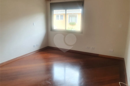 Casa à venda com 4 quartos, sendo 2 suítes,  no condomínio Lake Louise, São Paulo - SP