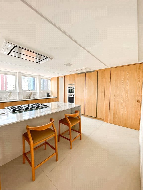 Apartamento à venda com 4 suítes em Vila Cordeiro, São Paulo, SP