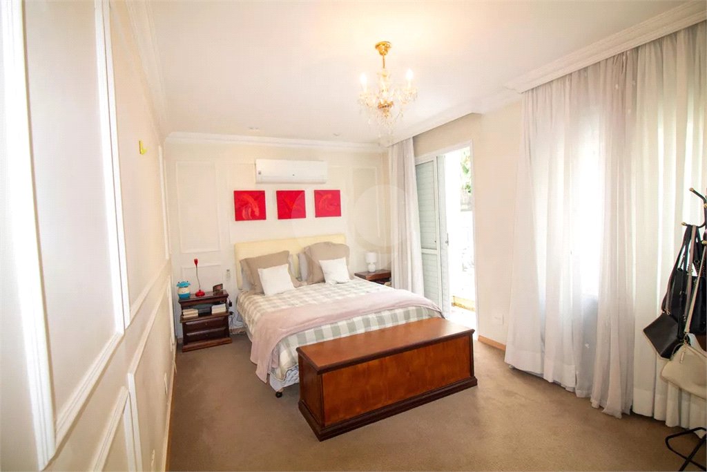 Casa à venda com 4 quartos, sendo 3 suítes, no condomínio Residencial Sans Souci, São Paulo - SP