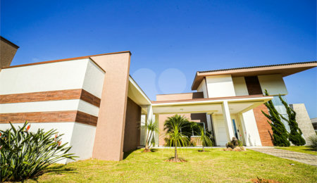Casa à venda com 4 quartos, sendo 2 suítes,  no condomínio Residencial Jardim Primavera, Louveira - SP