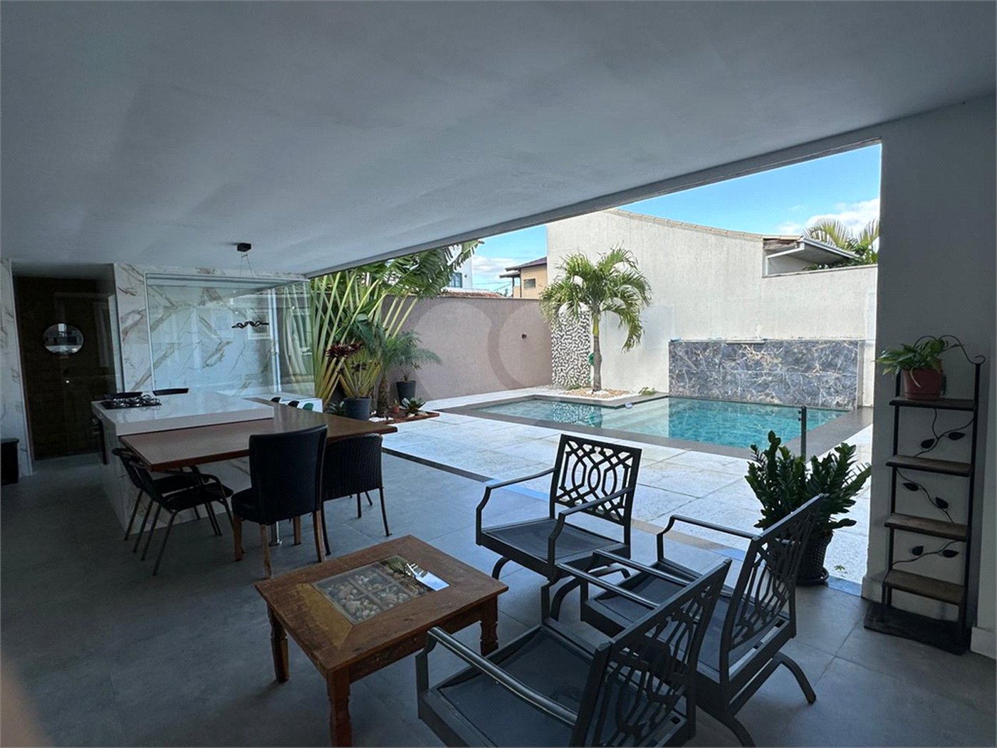 Casa à venda com 5 quartos, sendo 1 suíte, em Caravelas, Armação dos Búzios, RJ