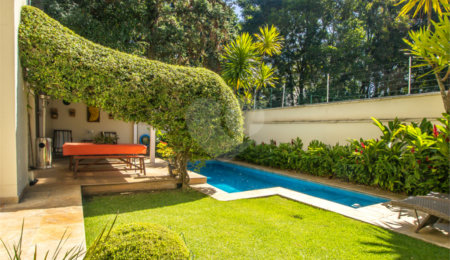 Casa à venda com 5 quartos, sendo 4 suítes,  no condomínio Bounganville, São Paulo - SP