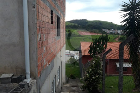 Sobrado à venda com 5 quartos, sendo 1 suíte,  no Centro, Bom Jesus dos Perdões, SP