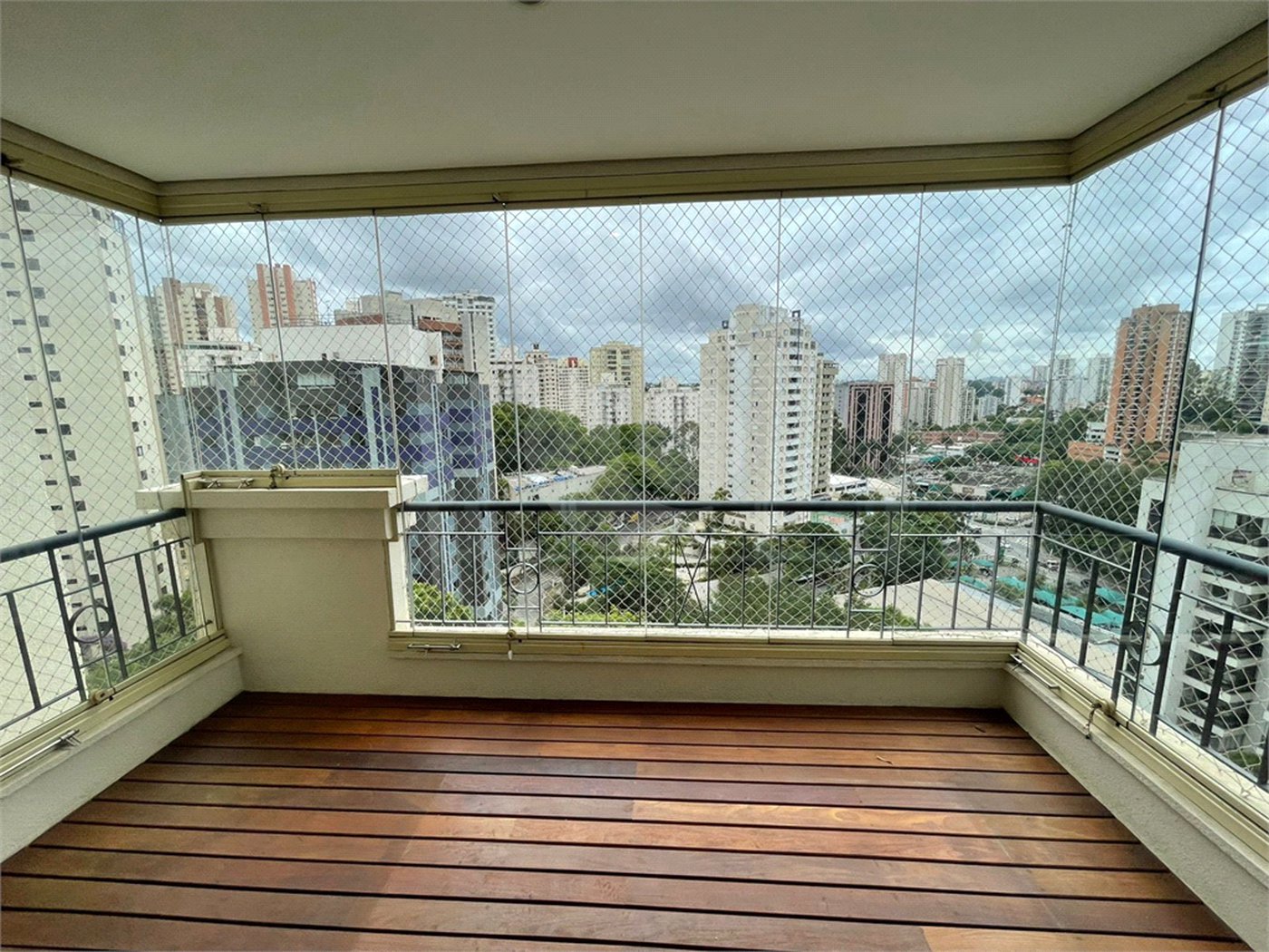 Apartamento à venda ou para alugar com 3 suítes em Vila Suzana, São Paulo, SP