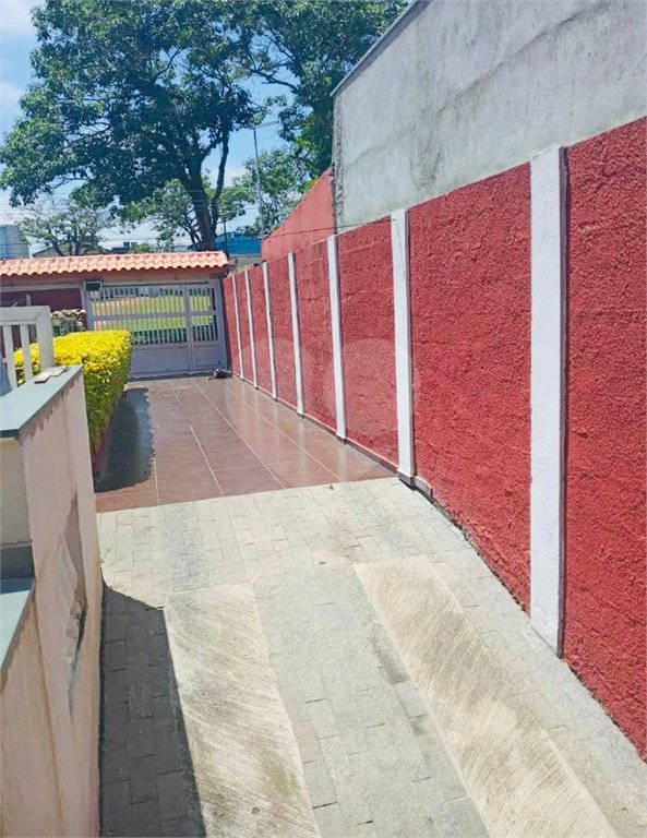 Sobrado à venda com 3 quartos, sendo 1 suíte, em Jardim Casa Branca, Suzano, SP