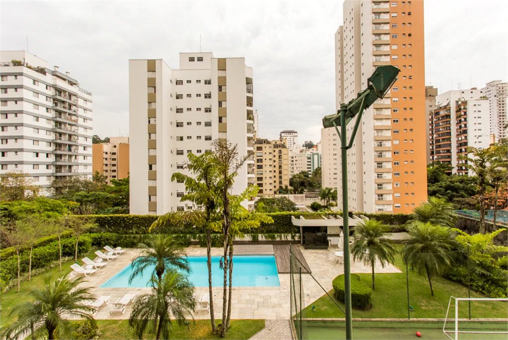 Apartamento à venda com 4 suítes em Real Parque, São Paulo, SP