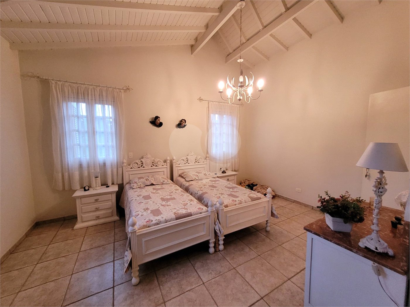 Casa à venda com 3 quartos, sendo 1 suíte, no condomínio Suíça da Cantareira, Mairiporã - SP