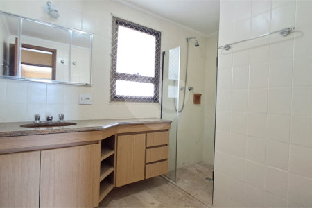 Apartamento à venda com 3 quartos, sendo 1 suíte,  em Alto da Boa Vista, São Paulo, SP