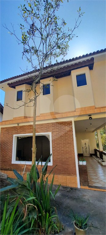 Casa à venda com 3 quartos, sendo 2 suítes, no condomínio Sausalito, Mairiporã - SP