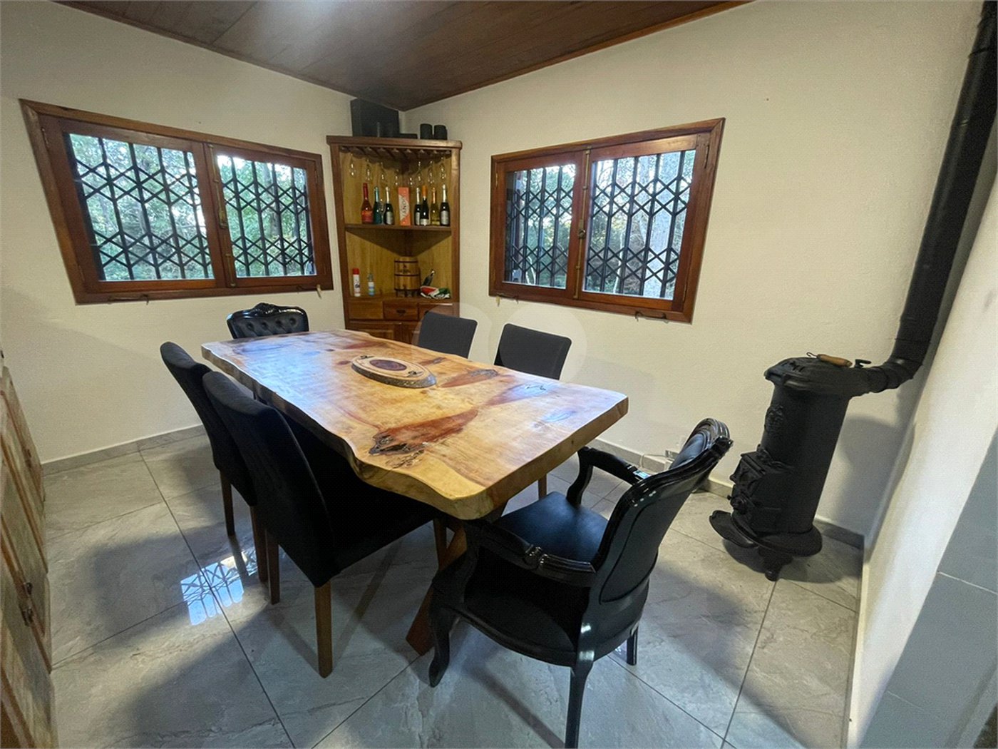 Sítio à venda com 4 quartos, sendo 1 suíte, em Caete (mailasqui), São Roque, SP