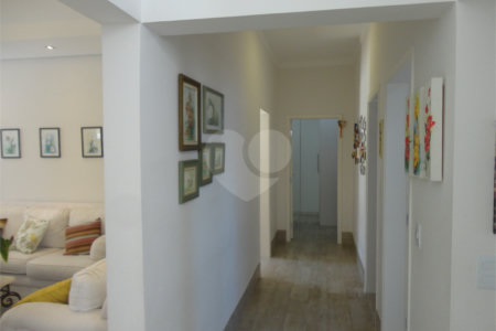 Casa à venda com 3 quartos, sendo 2 suítes, no condomínio Águas da Serra, Valinhos - SP