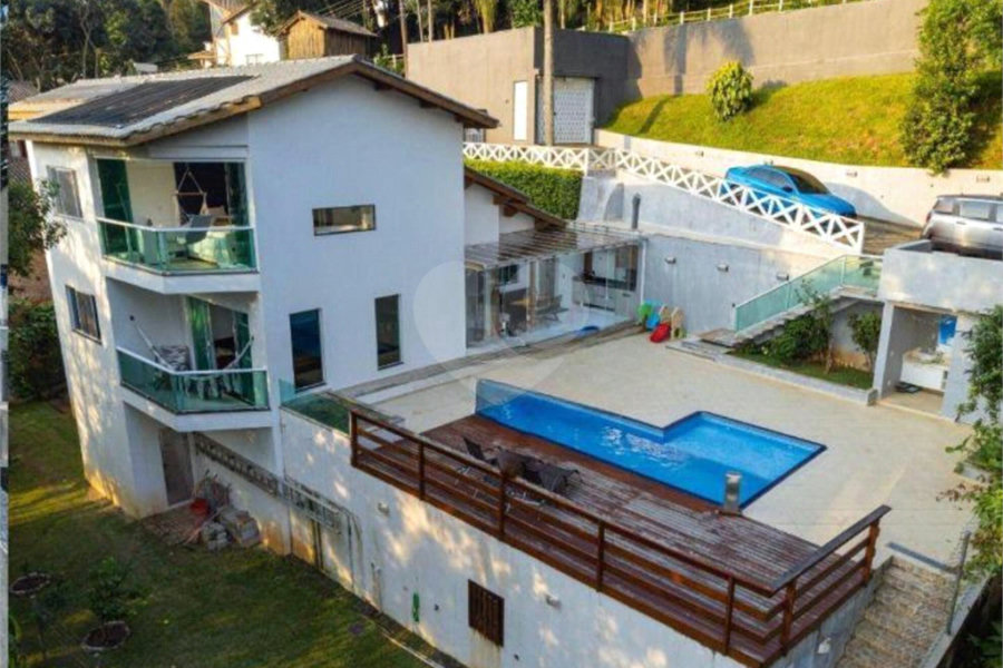 Casa à venda ou para alugar com 4 suítes no condomínio Associação Reserva das Hortênsias, Mairiporã - SP