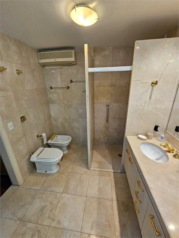 Casa à venda com 3 quartos, sendo 2 suítes, no condomínio La Vilette, São Paulo - SP
