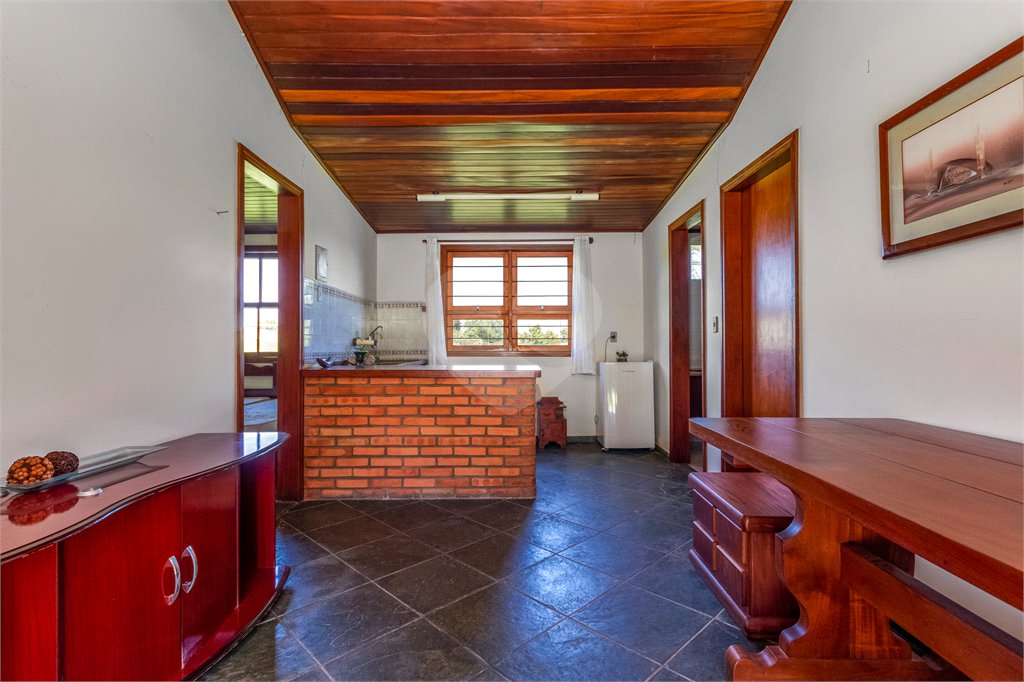 Chácara à venda com 5 quartos, sendo 2 suítes, em Vila São João, Sarapuí, SP