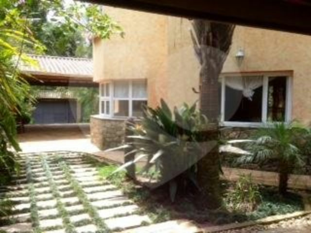 Sobrado à venda com 4 quartos, sendo 2 suítes,  em Alpes da Cantareira, Mairiporã, SP