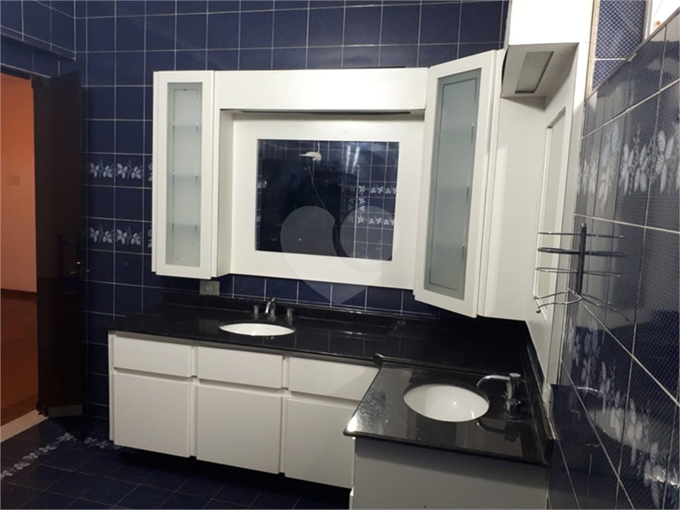 Sobrado à venda com 5 quartos, sendo 3 suítes, em Tremembé, São Paulo, SP