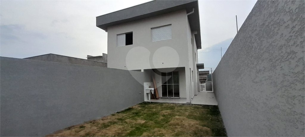 Casa à venda com 2 suítes em Vila Santa Helena, Atibaia, SP