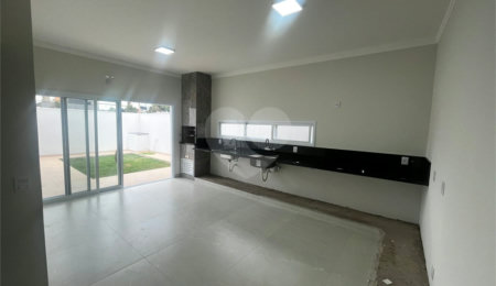Casa à venda com 3 suítes em Vila Popular, Itapetininga, SP