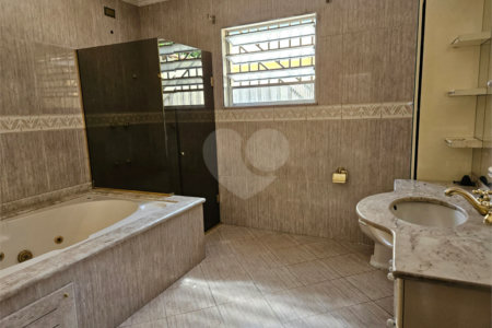 Casa à venda com 3 quartos, sendo 1 suíte,  em Água Branca, São Paulo, SP