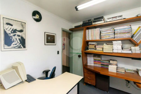 Casa à venda com 8 quartos, sendo 2 suítes, em Indianópolis, São Paulo, SP