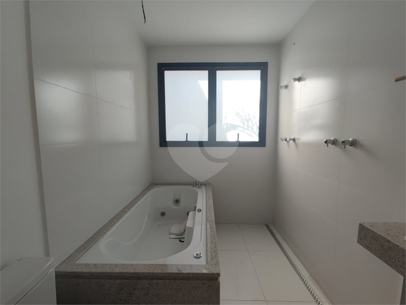 Apartamento à venda com 4 suítes em Jardim Leonor, São Paulo, SP