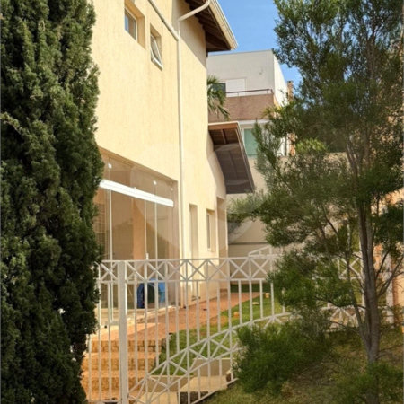 Casa à venda com 4 quartos, sendo 2 suítes, no condomínio Milennium, Valinhos - SP