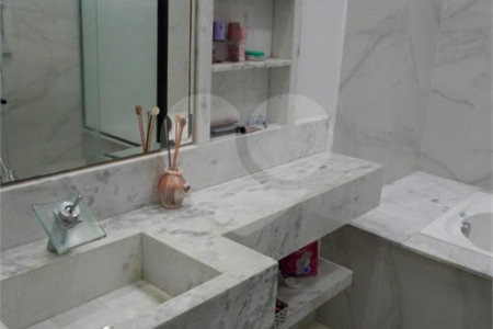 Casa à venda com 4 quartos, sendo 2 suítes, no condomínio Primavera, Salto - SP