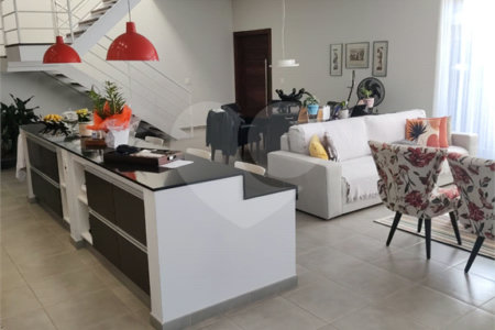 Casa à venda com 4 quartos, sendo 3 suítes, no condomínio Estância Marambaia, Vinhedo - SP