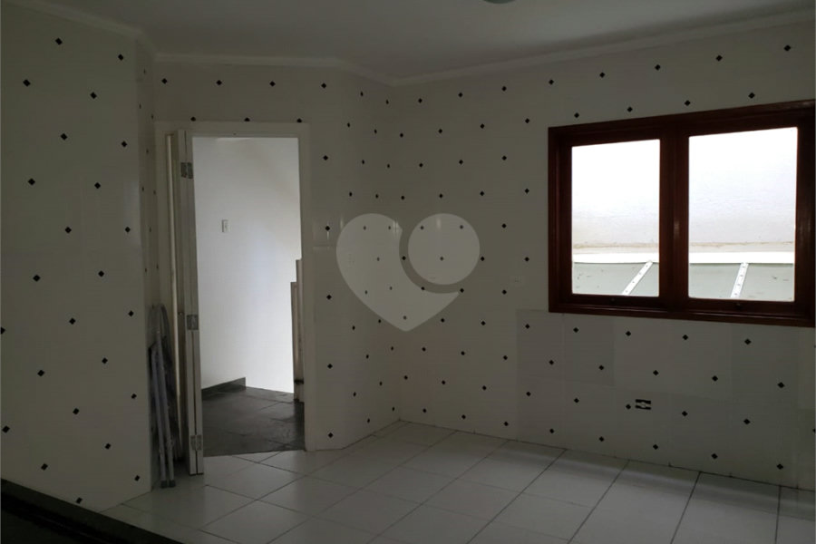 Casa à venda com 3 quartos, sendo 1 suíte, no condomínio Morada dos Pássaros, São Paulo - SP