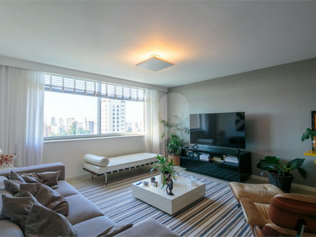 Apartamento à venda com 4 quartos, sendo 1 suíte,  em Alto da Boa Vista, São Paulo, SP