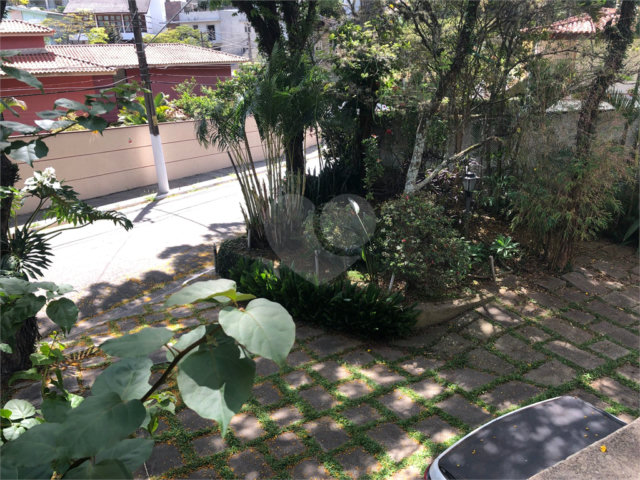 Sobrado à venda com 5 quartos, sendo 1 suíte,  em Jardim São Bento, São Paulo, SP
