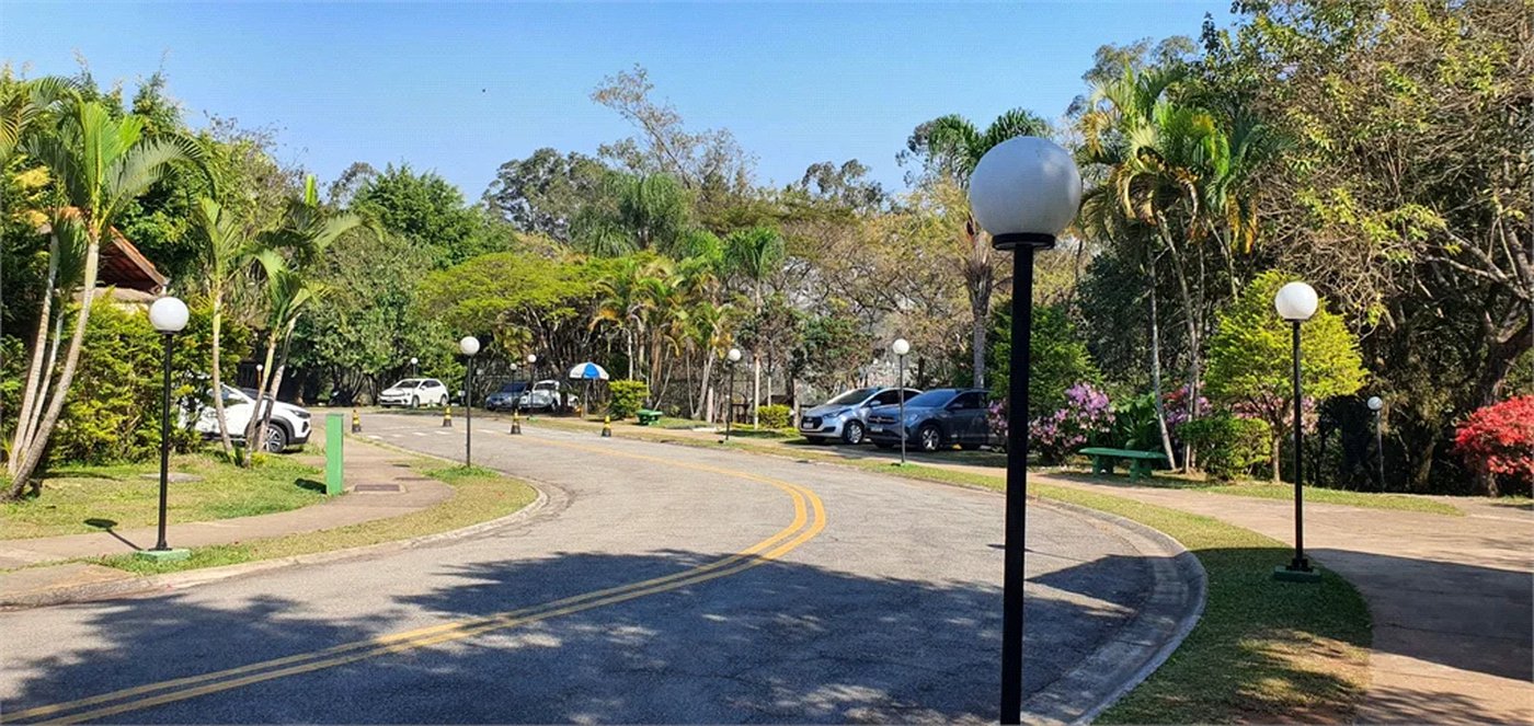 Casa à venda com 4 quartos, sendo 2 suítes, no condomínio Vila Panamericana, São Paulo - SP