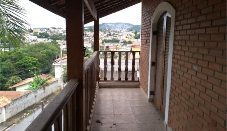 Sobrado à venda com 3 quartos, sendo 1 suíte,  em Serra da Cantareira, Mairiporã, SP