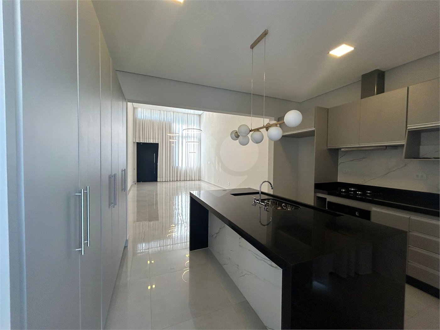 Casa à venda com 3 quartos, sendo 1 suíte,  no condomínio Le France, Sorocaba - SP