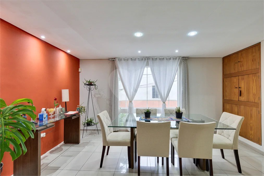 Sobrado à venda com 3 quartos, sendo 1 suíte,  em Alto da Boa Vista, São Paulo, SP