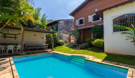 Casa de Vila à venda com 4 quartos, sendo 2 suítes, em Alto da Boa Vista, São Paulo, SP
