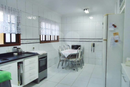 Sobrado à venda com 3 quartos, sendo 1 suíte, em Vila Constança, São Paulo, SP