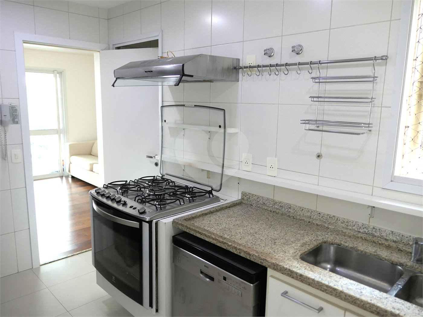 Apartamento para alugar com 3 quartos, sendo 1 suíte, em Vila Olímpia, São Paulo, SP