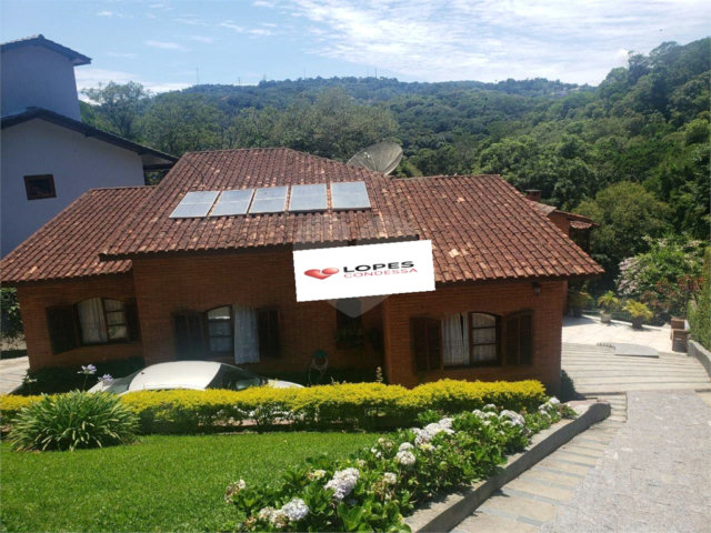 Casa à venda com 4 quartos, sendo 2 suítes, no condomínio Alpes da Cantareira, Mairiporã - SP