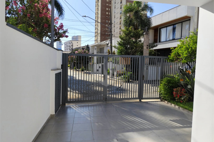 Sobrado à venda com 4 suítes em Santana, São Paulo, SP