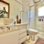 Casa à venda com 4 quartos, sendo 3 suítes,  no condomínio Vilarejo, Carapicuíba - SP