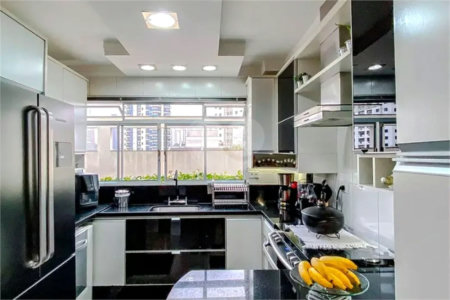 Casa à venda com 3 suítes no condomínio Oiti Residencial, São Paulo - SP