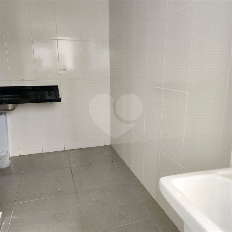 Casa à venda com 2 quartos, sendo 1 suíte, no condomínio Residencial Sanches, São Paulo - SP